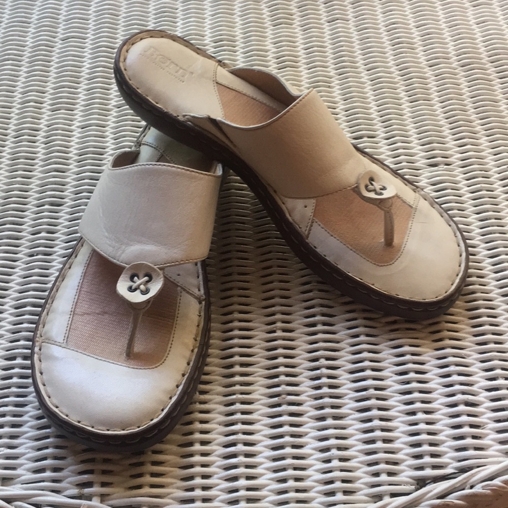 Women’s thong sandals